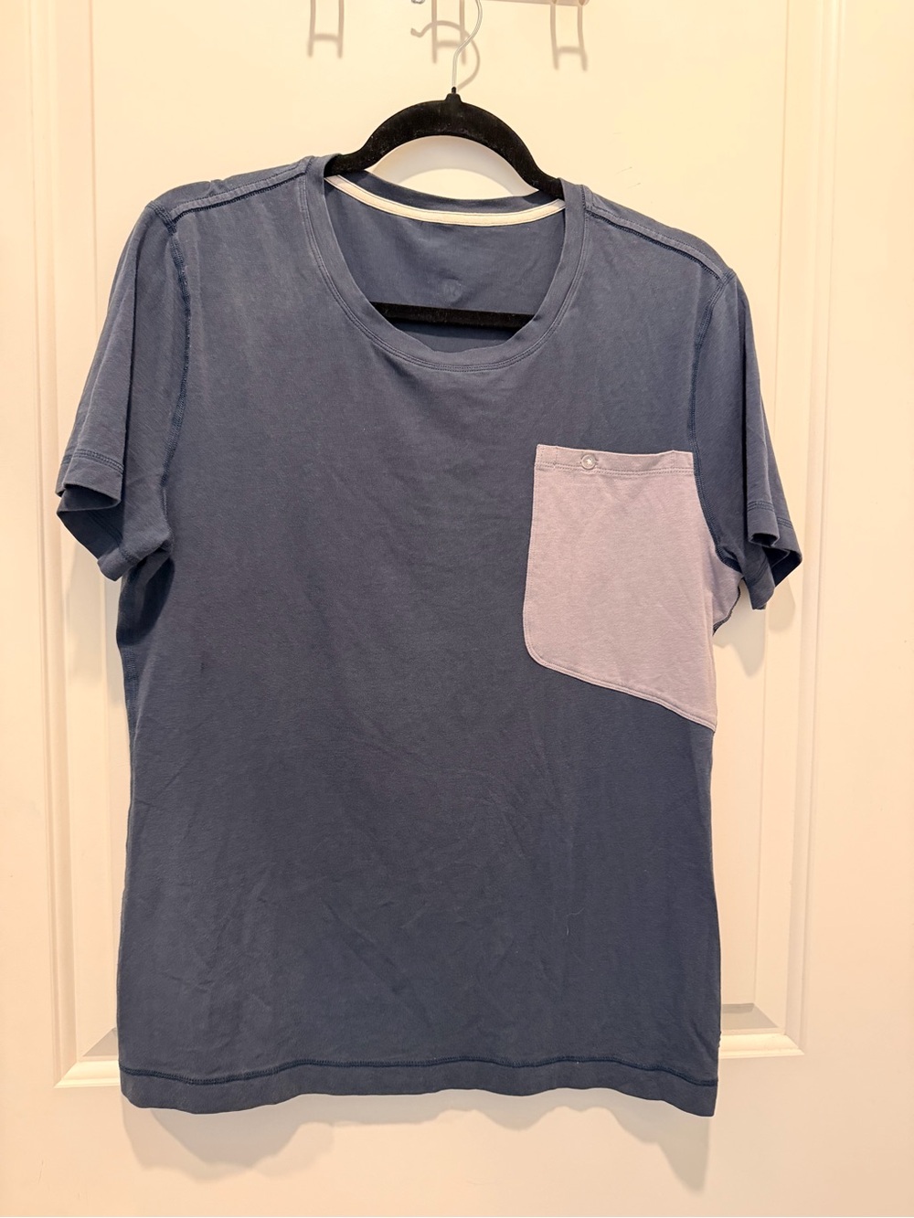 Lululemon Blue Cotton Short Sleeve T-Shirt with Contrast
Pocket Size M